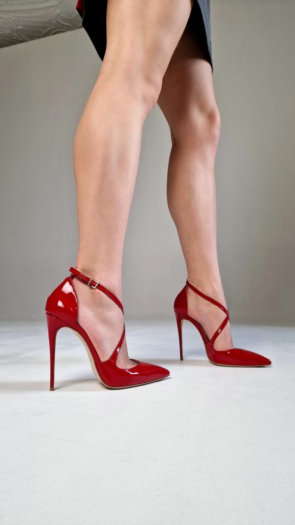 WOMEN'S SHOES IN RED PATENT LEATHER WITH STRAPS - Image 2