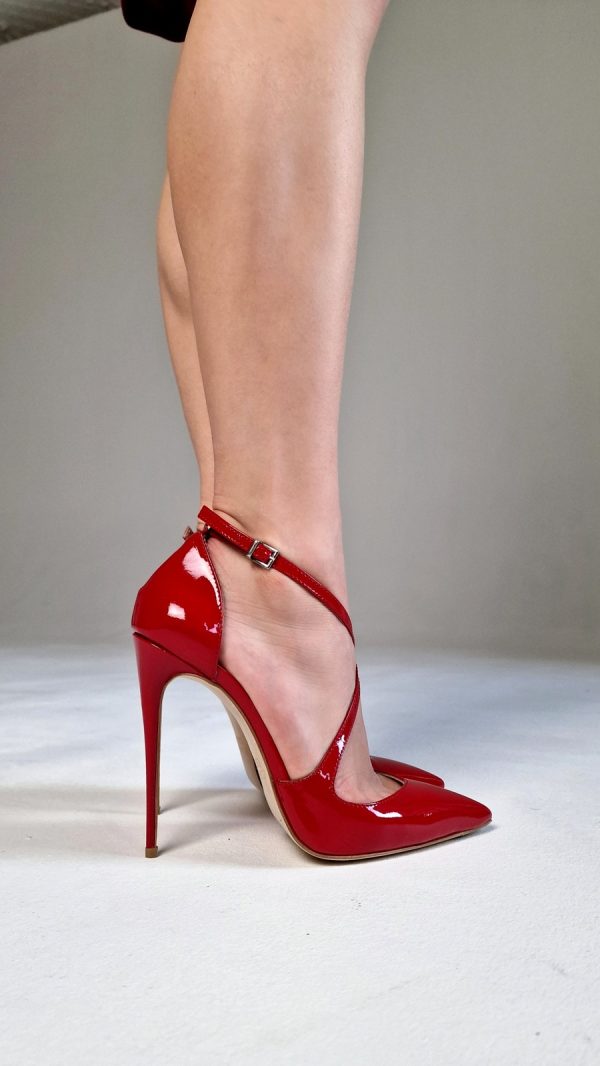 WOMEN'S SHOES IN RED PATENT LEATHER WITH STRAPS - Image 4