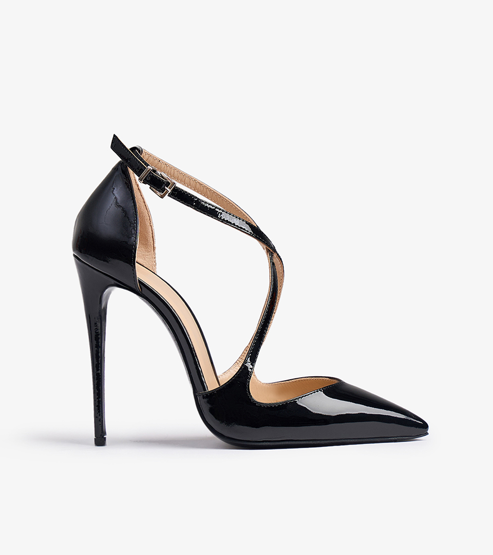 IMG_0230 ТУФЛИ В ЧЕРНОЙ ЛАКИРОВАННОЙ КОЖЕ С ПЕРЕПЛЕТАЮЩИМИСЯ РЕМЕШКАМИ — изображение 1