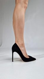 STABLE-HEELED WOMEN'S SHOES MADE OF GENUINE BLACK SUEDE - Image 2