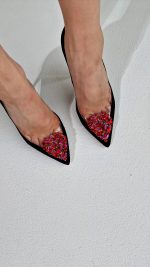STILETTO HEELS IN GENUINE BLACK SUEDE WITH A HEART-SHAPED BROOCH - Image 3