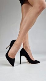 STABLE-HEELED WOMEN'S SHOES MADE OF GENUINE BLACK SUEDE - Image 3