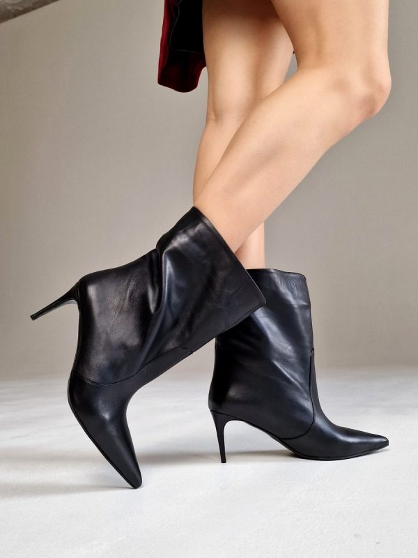 WOMEN'S ANKLE BOOTS MADE OF GENUINE LEATHER WITH LOW HEELS
