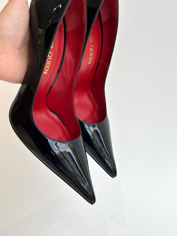 SHOES MADE OF GENUINE PATENT LEATHER IN BLACK WITH A RED INSOLE AND AN ELONGATED TOE - Image 3