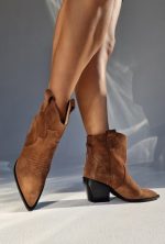 COSSACKS SHORT MADE OF NATURAL SUEDE IN BROWN COLOR - Image 2