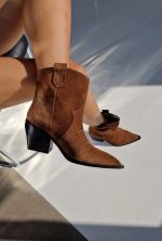 COSSACKS SHORT MADE OF NATURAL SUEDE IN BROWN COLOR