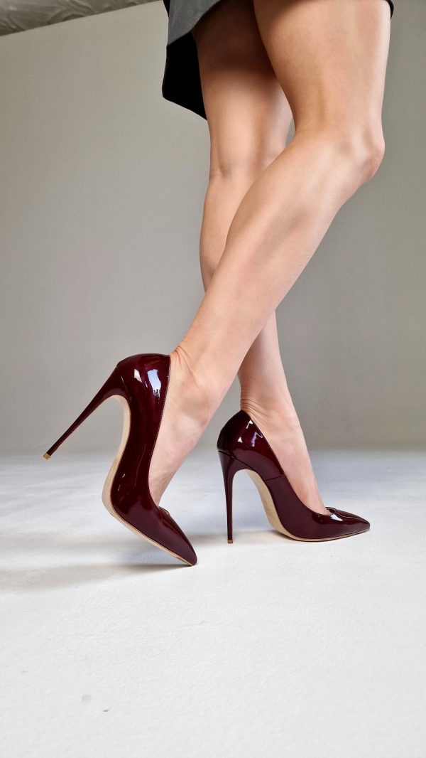 WOMEN'S SHOES IN GENUINE PATENT LEATHER, BURGUNDY COLOR, WITH THIN HEELS - Image 1