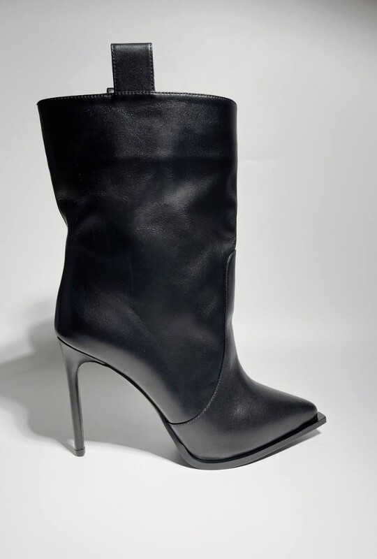 BLACK GENUINE LEATHER ANKLE BOOTS WITH A STABLE HEEL